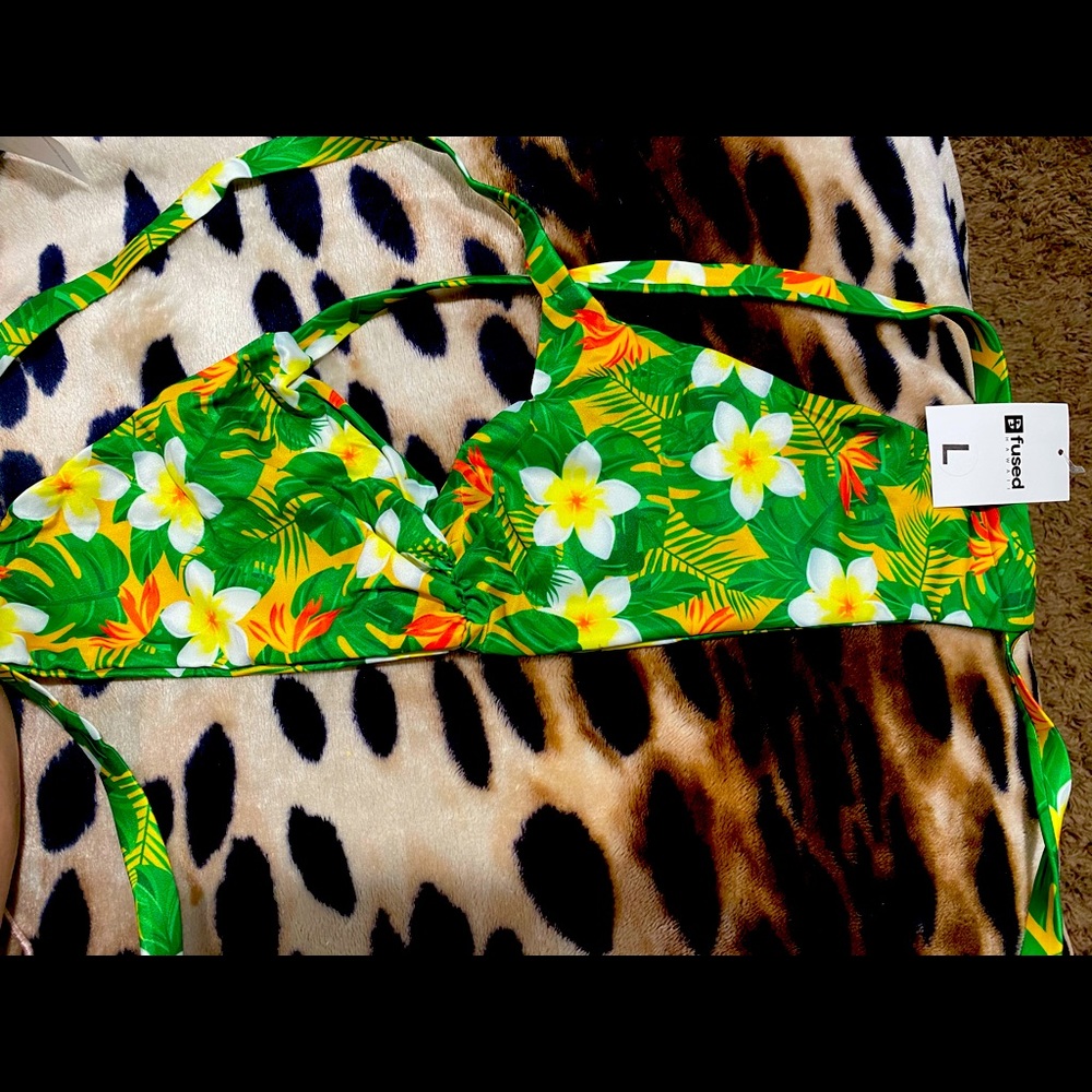 Fused Hawaii Large top